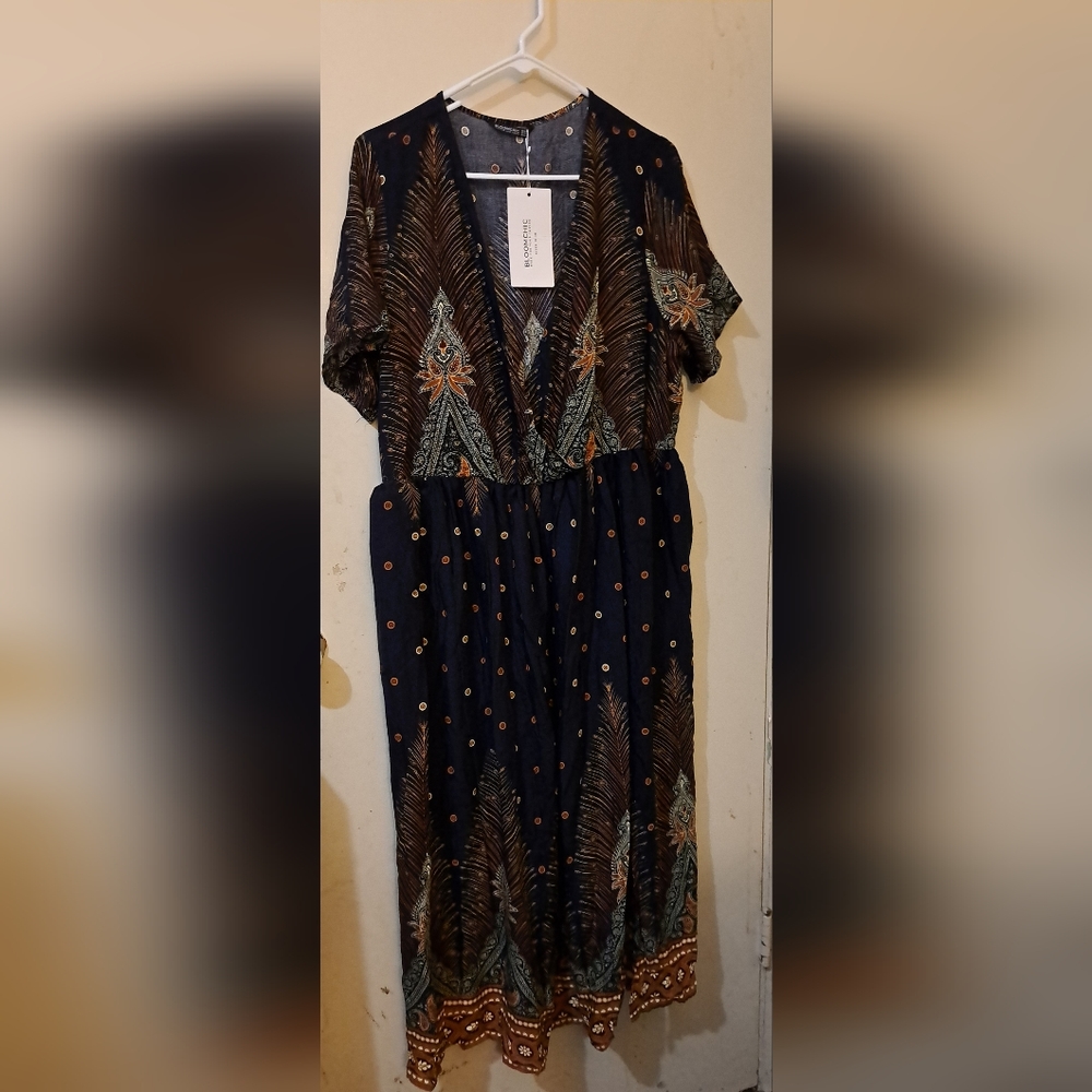 Bloomchic dress 14/16 NWT